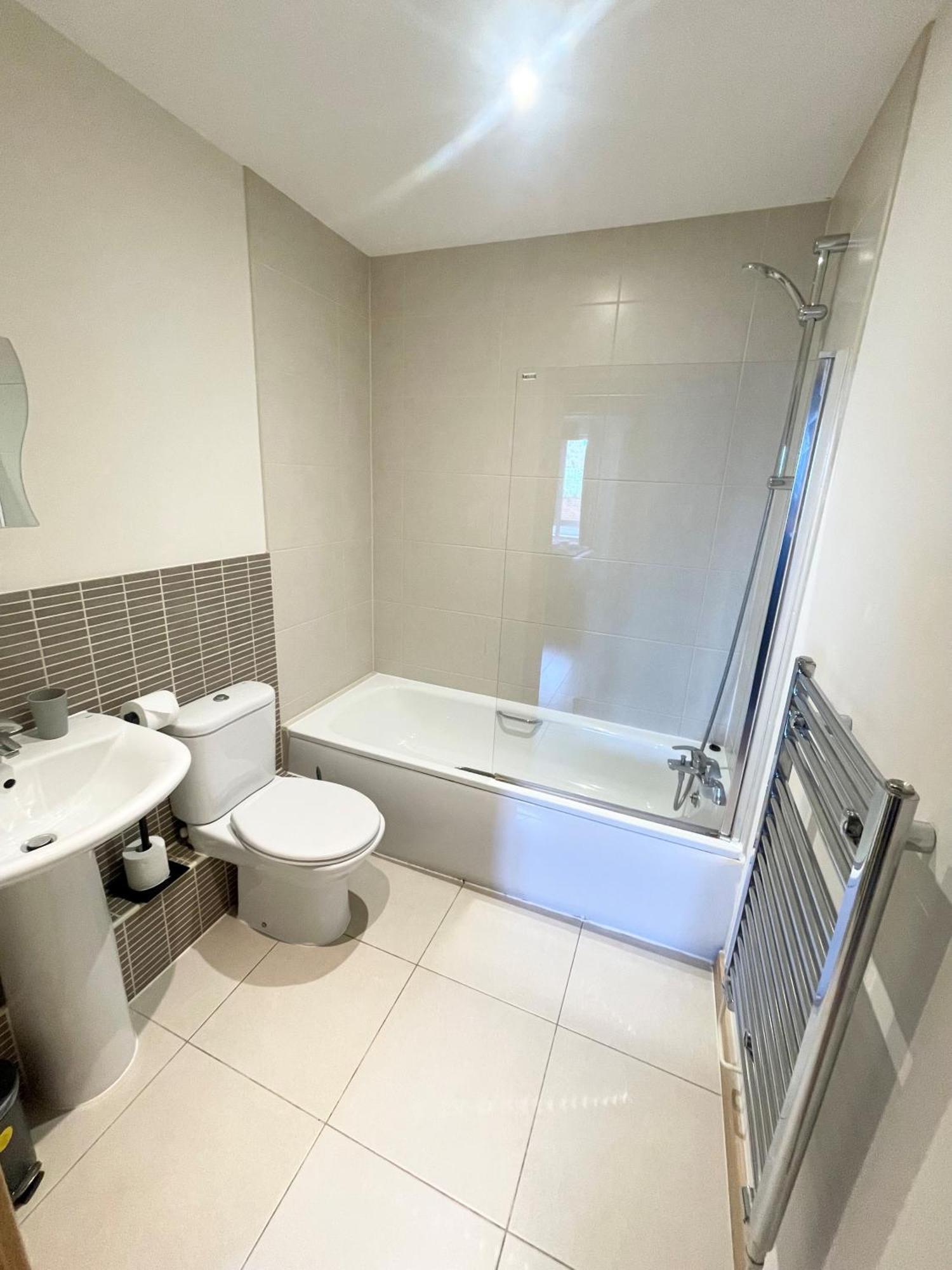 Blue Sky Apartments@Guildford Town Centre Ngoại thất bức ảnh